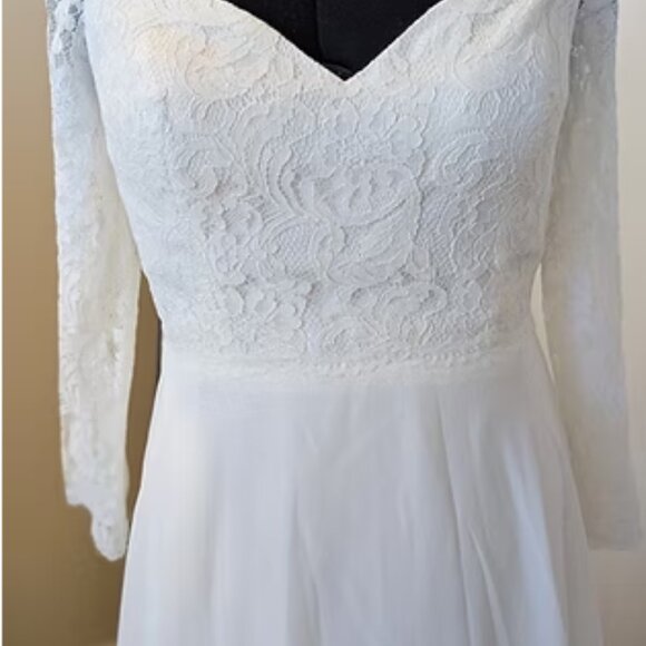 Christina Wu 22062 Wedding Dress Size 16 in light Ivory - Picture 4 of 10